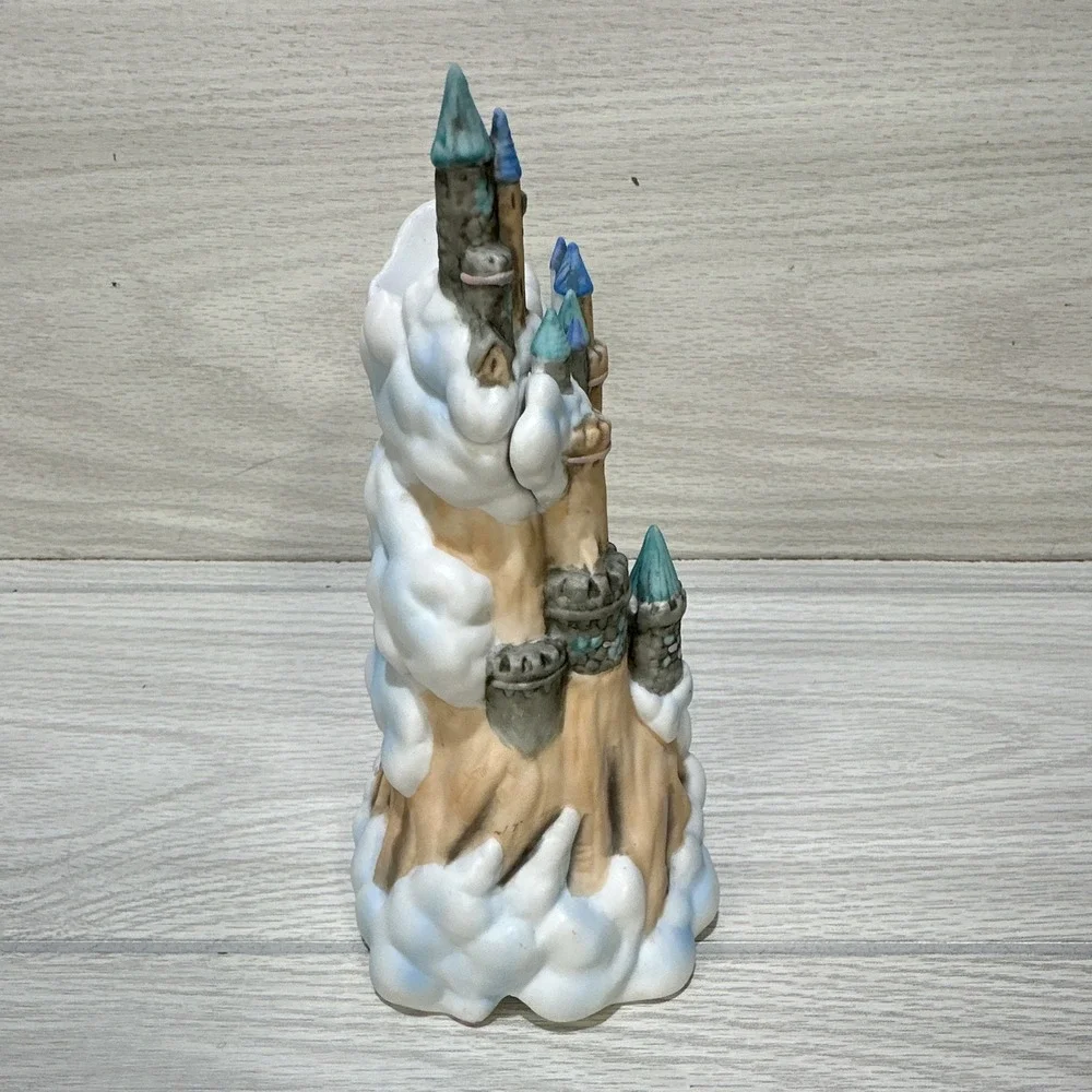 The San Francisco Music Box Co Camelot Castle Wind-Up Music Box 1991 *Defects*